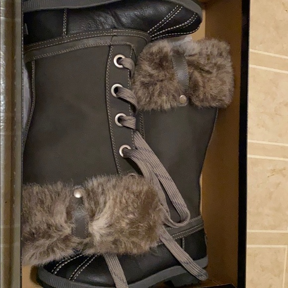 London Fog Black Snow Boots - Picture 1 of 4
